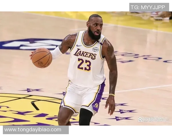 詹姆斯:篮球传奇背后的奋斗故事与辉煌成就解析 詹姆斯:篮球传奇背后的奋斗故事与辉煌成就解析